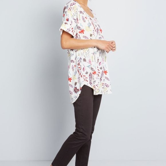 Jessy B Medium Format Memory Tunic in Sprigs - Picture 3 of 8